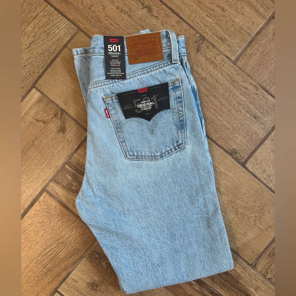 COPY - Women’s Levi’s 501 cropped 27x30 no stretch 100% cotton